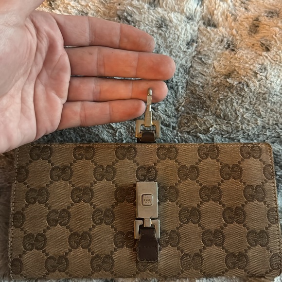 Women’s or Men's Gucci Canvas Long Wallet!! Comes with interlocking hardware! - Picture 5 of 17